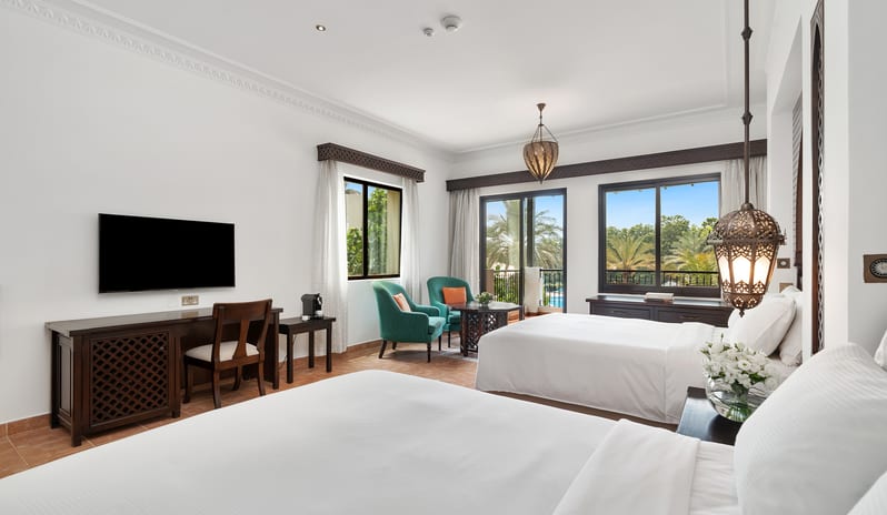 Family Room Pool View(8)